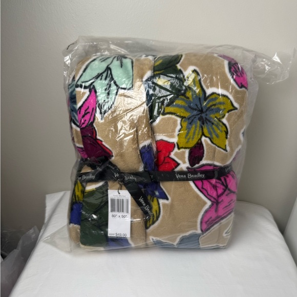 NWT Vera Bradley Falling Flowers Neutral Plush Throw Blanket 80” x 50” Retired